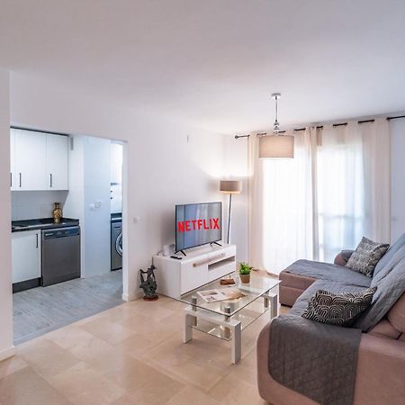Casa Playa Guadalmar, Beautiful Apartment In Front Of The Sea, Wifi, Ac, Smart Tv, Private Parking Málaga Eksteriør bilde