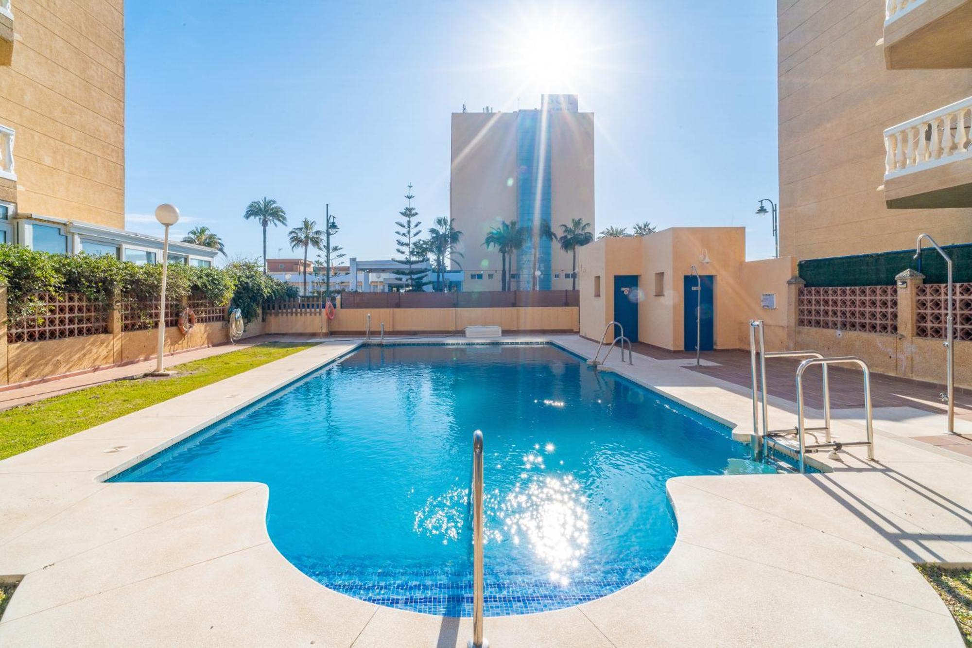 Casa Playa Guadalmar, Beautiful Apartment In Front Of The Sea, Wifi, Ac, Smart Tv, Private Parking Málaga Eksteriør bilde