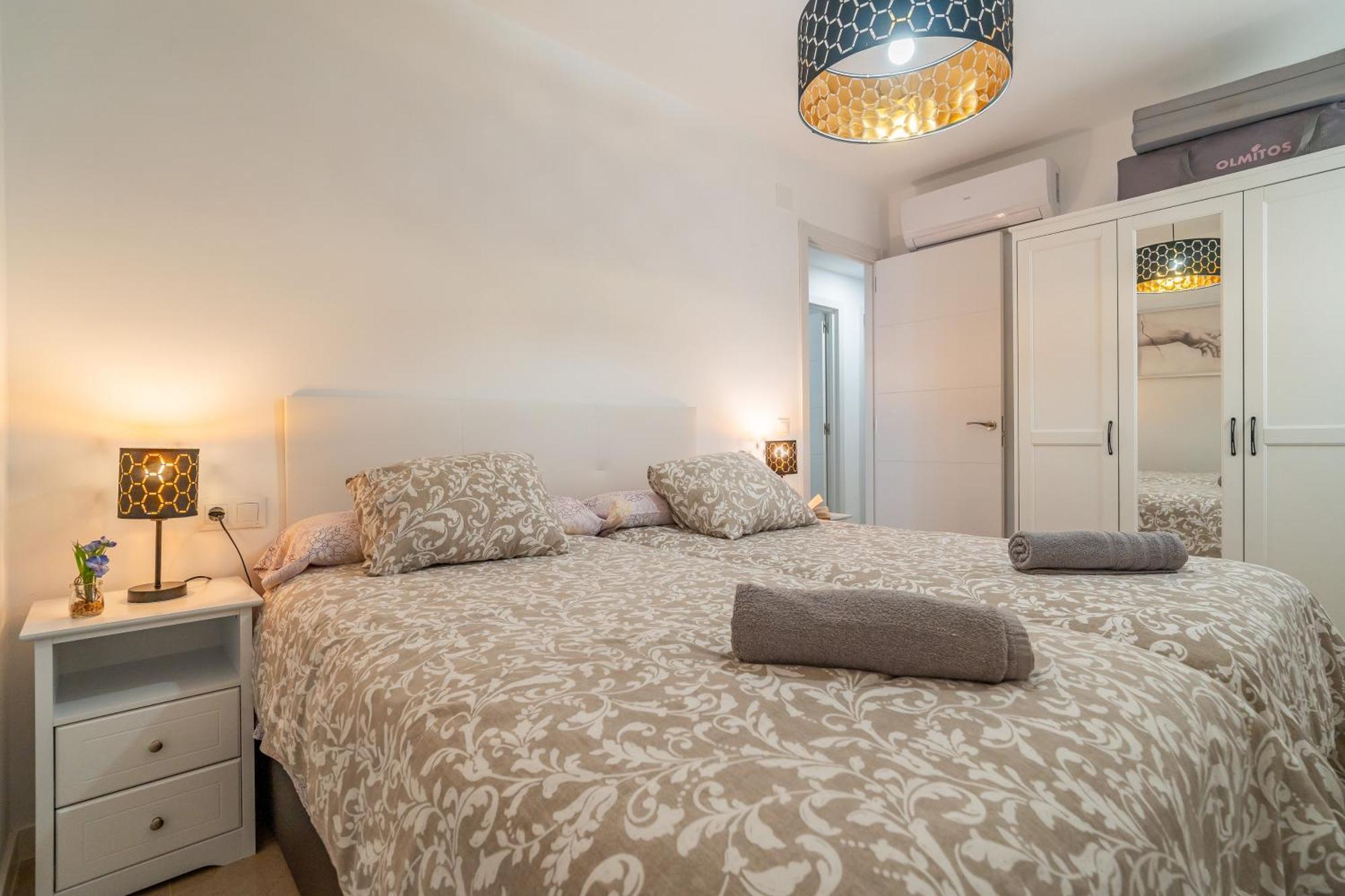 Casa Playa Guadalmar, Beautiful Apartment In Front Of The Sea, Wifi, Ac, Smart Tv, Private Parking Málaga Eksteriør bilde