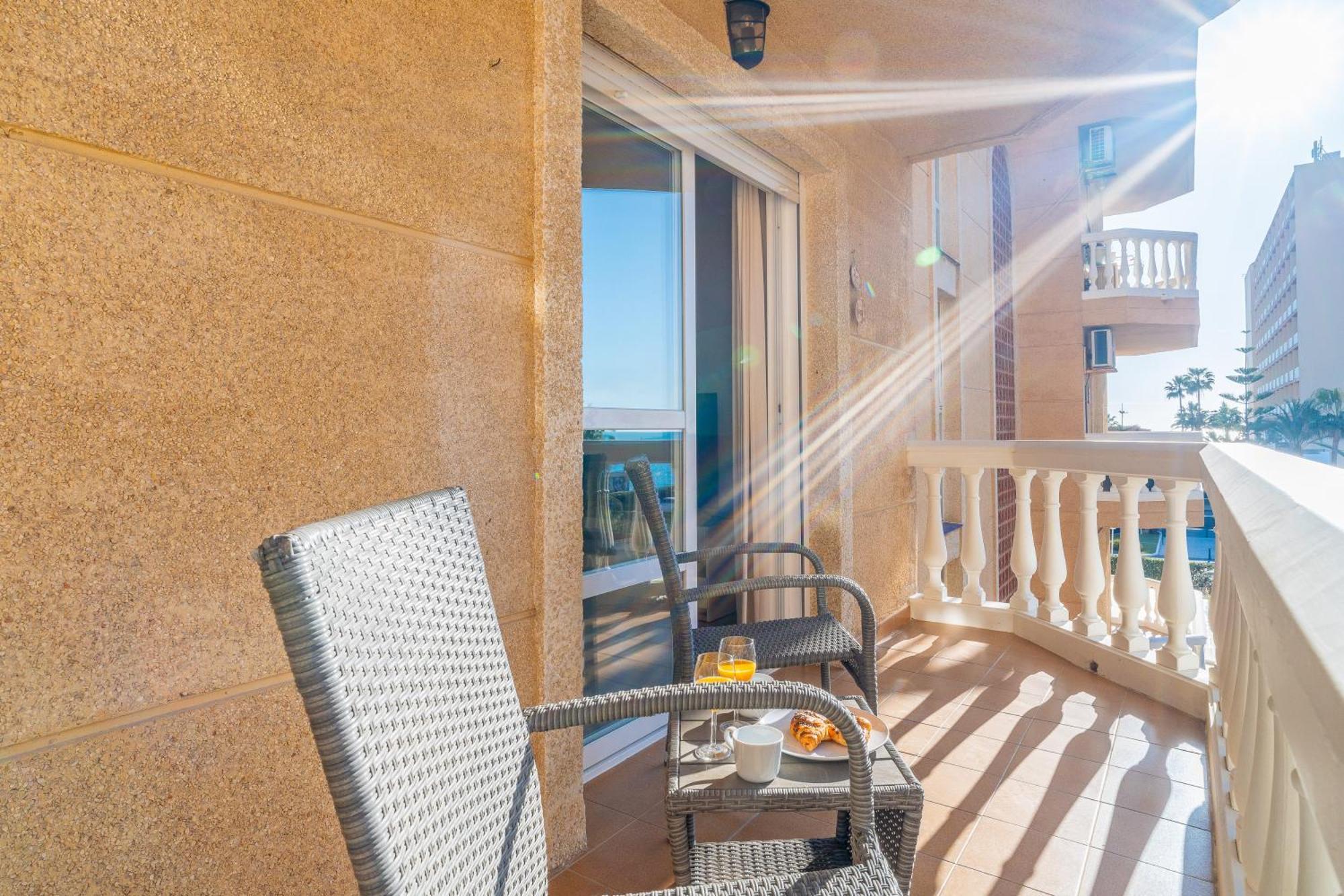 Casa Playa Guadalmar, Beautiful Apartment In Front Of The Sea, Wifi, Ac, Smart Tv, Private Parking Málaga Eksteriør bilde