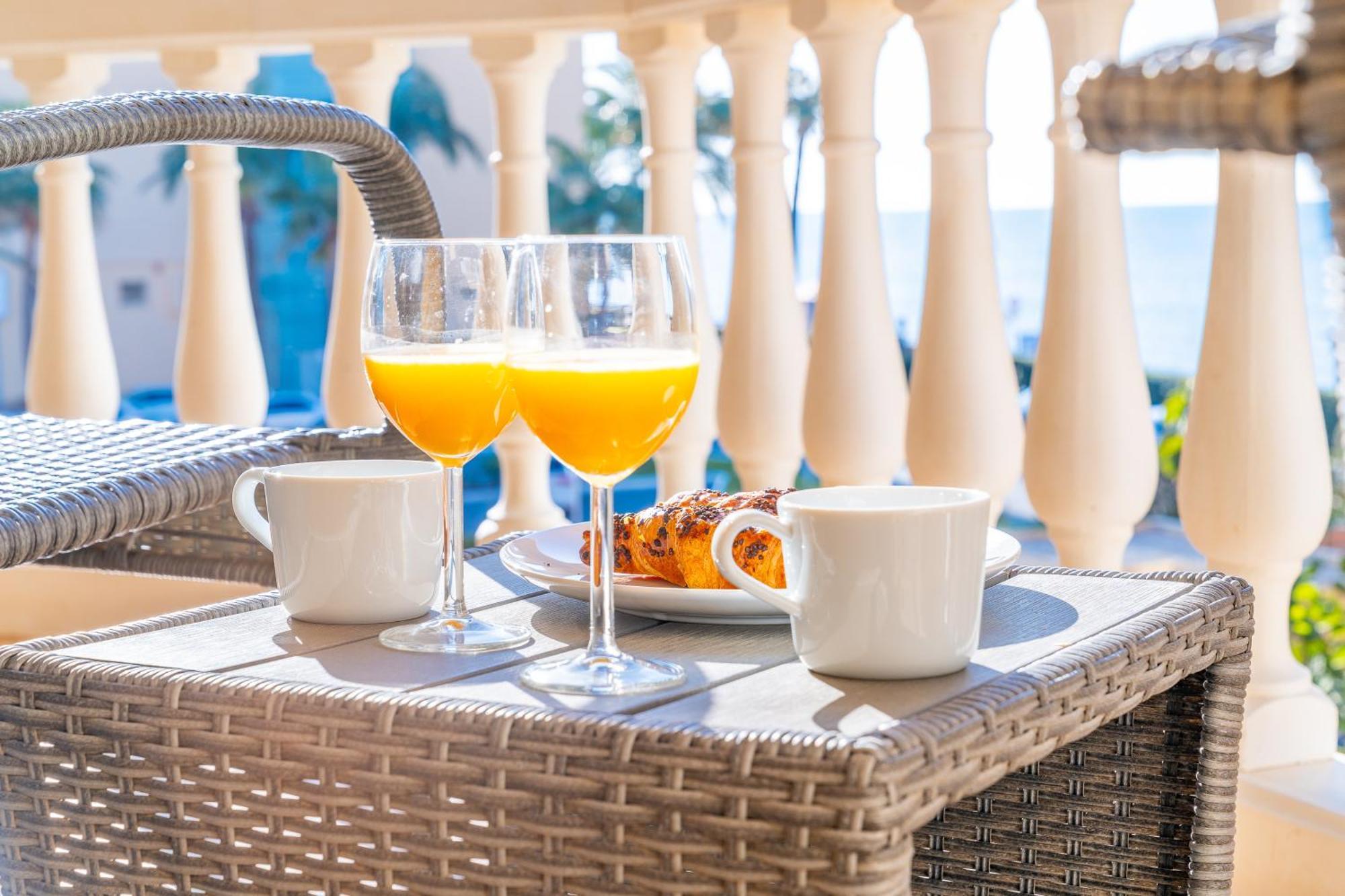 Casa Playa Guadalmar, Beautiful Apartment In Front Of The Sea, Wifi, Ac, Smart Tv, Private Parking Málaga Eksteriør bilde