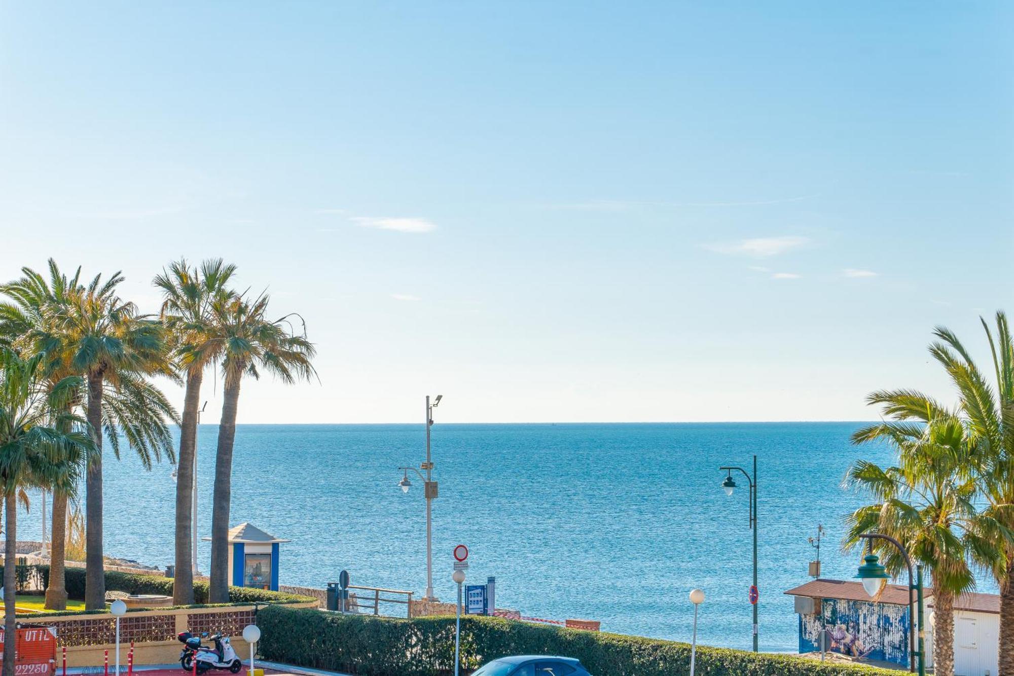Casa Playa Guadalmar, Beautiful Apartment In Front Of The Sea, Wifi, Ac, Smart Tv, Private Parking Málaga Eksteriør bilde