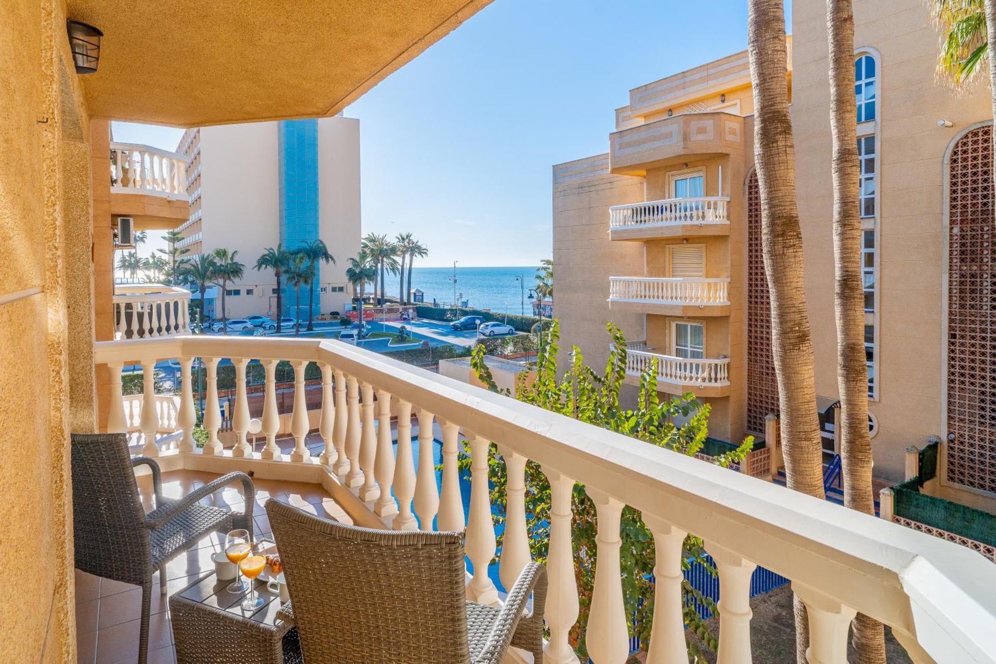 Casa Playa Guadalmar, Beautiful Apartment In Front Of The Sea, Wifi, Ac, Smart Tv, Private Parking Málaga Eksteriør bilde