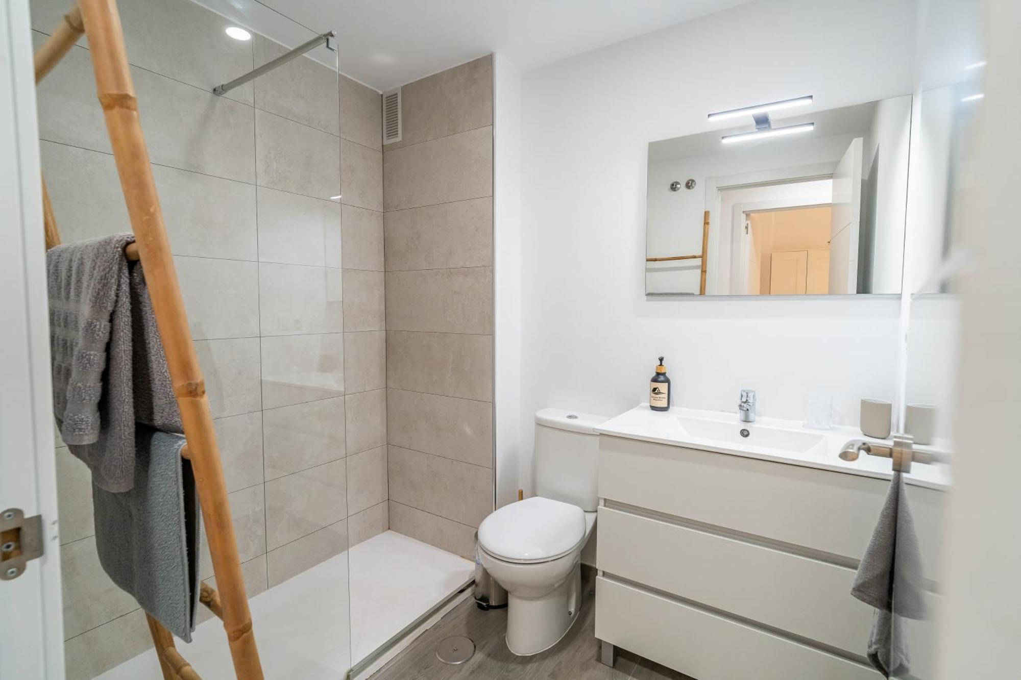Casa Playa Guadalmar, Beautiful Apartment In Front Of The Sea, Wifi, Ac, Smart Tv, Private Parking Málaga Eksteriør bilde