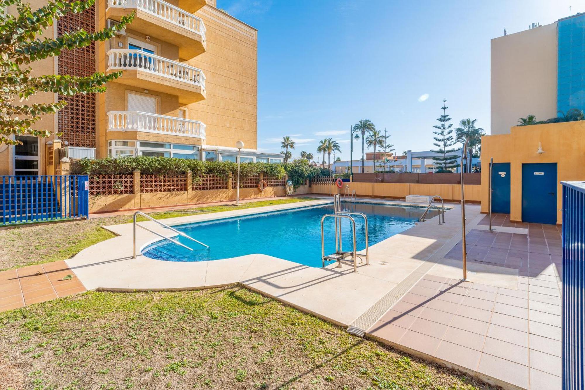 Casa Playa Guadalmar, Beautiful Apartment In Front Of The Sea, Wifi, Ac, Smart Tv, Private Parking Málaga Eksteriør bilde